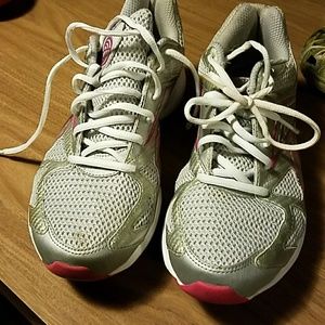 NWOT simply tone Reebok shoes size 10