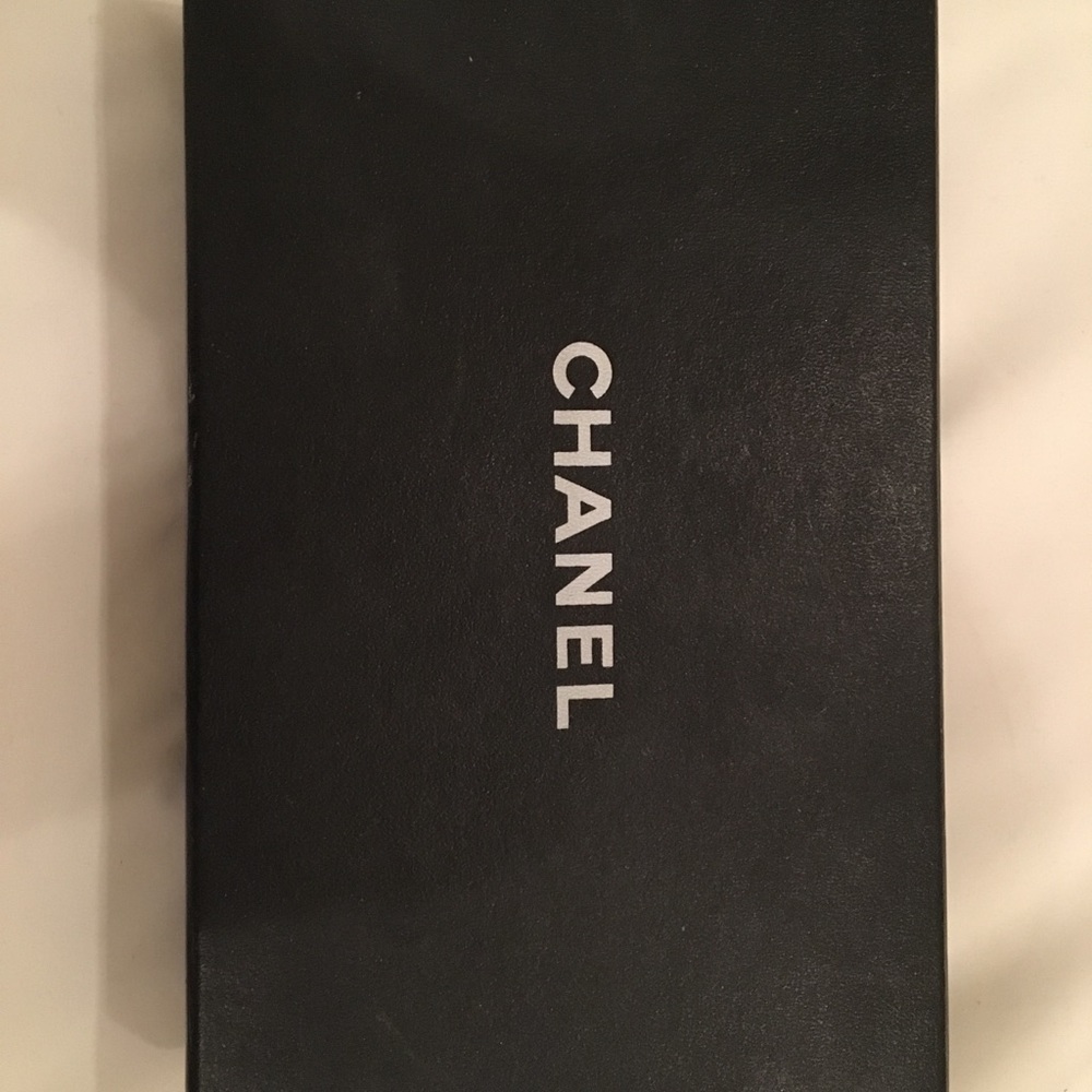 Chanel wallet with chain