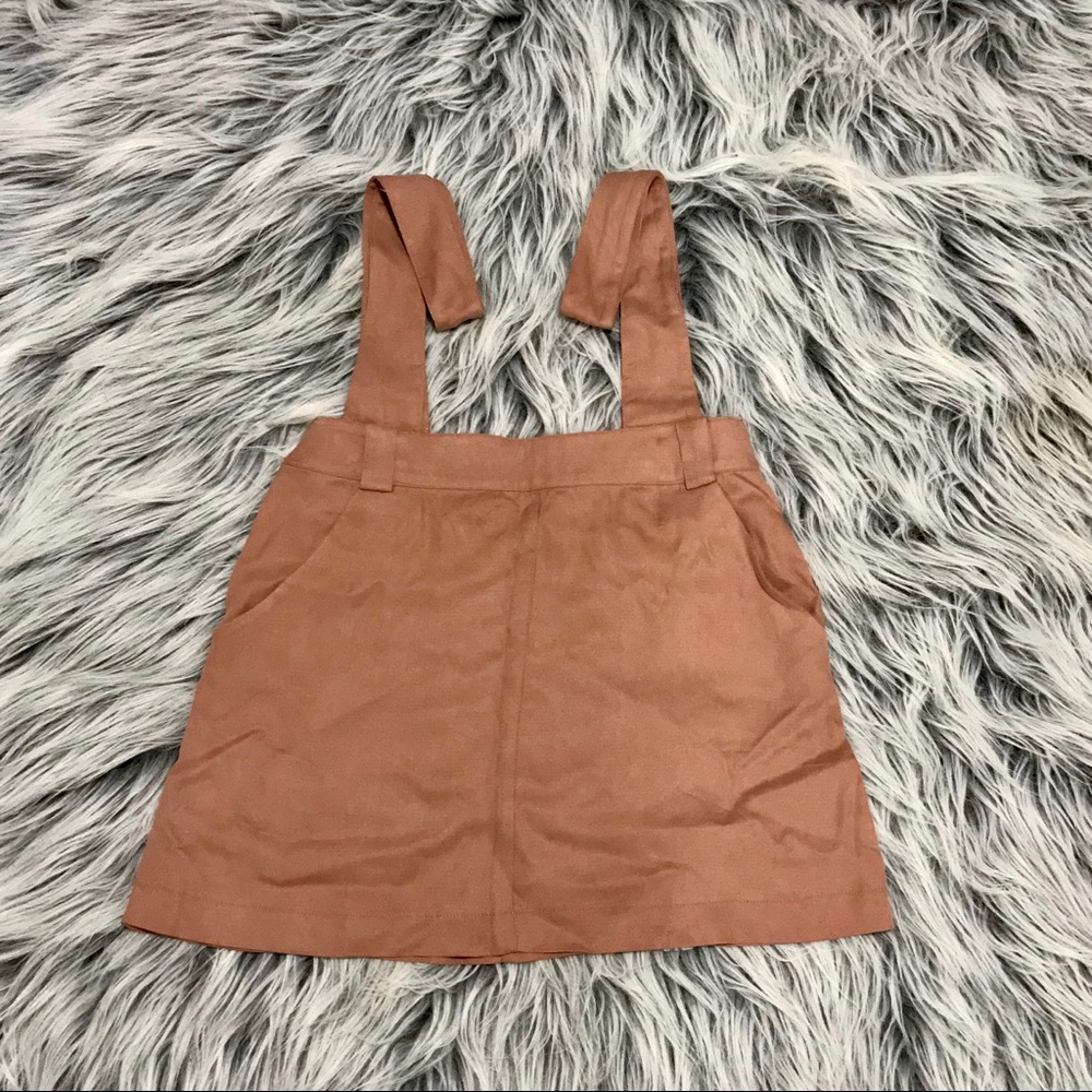 New w/ tag salmon overall/suspender skirt. SizeM