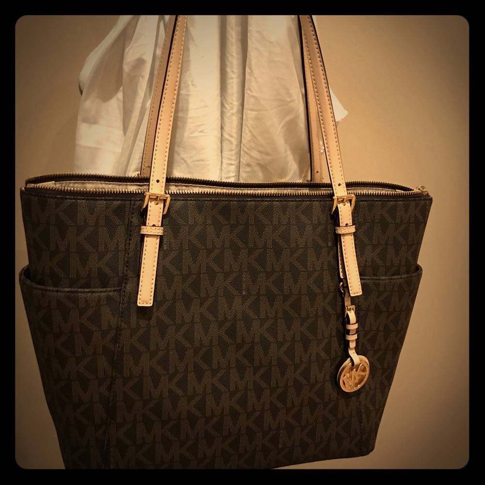 Brown Michael Kors shoulder bag. Like new