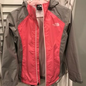 New. North Face Girls 10/12 Light weight Jacket.
