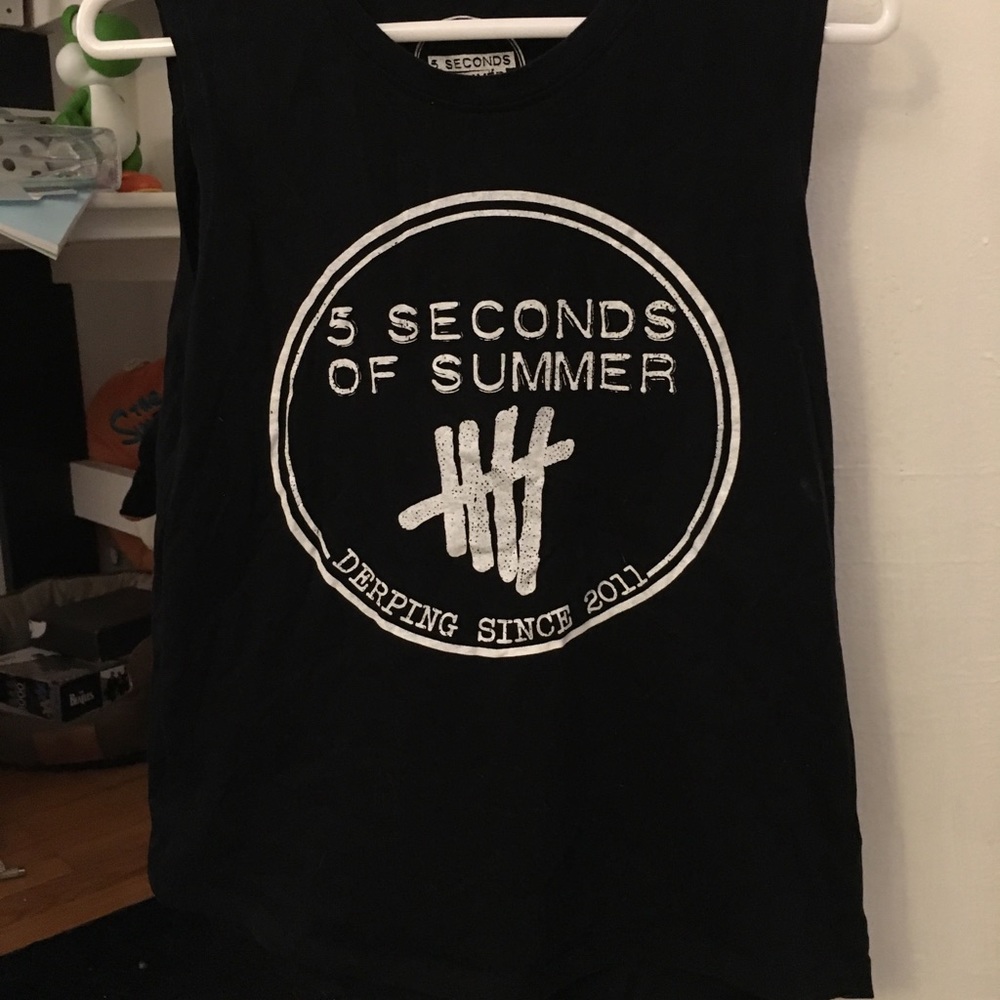 5SOS muscle tank
