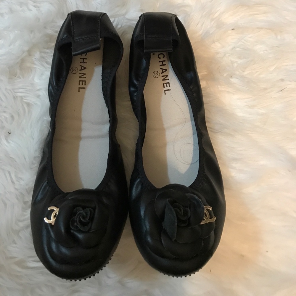 Black leather ballerina