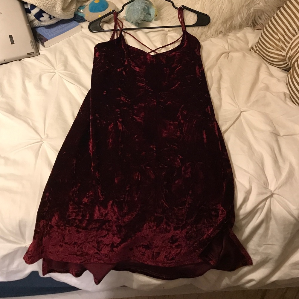 Spaghetti straps velvet maroon dress