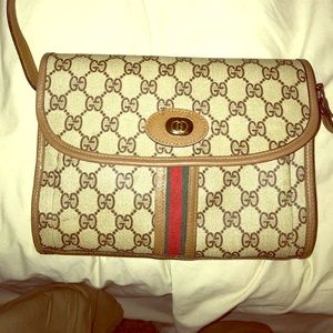 Gucci purse come grab it for the low please