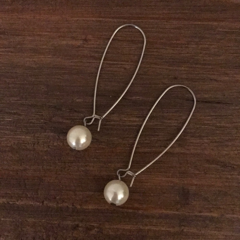 Dangling Pearl Earrings