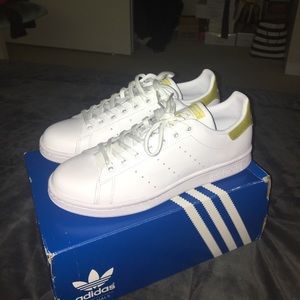 Gold metallic Stan smiths