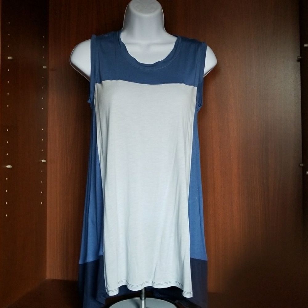 BCBGMAXAZRIA Top