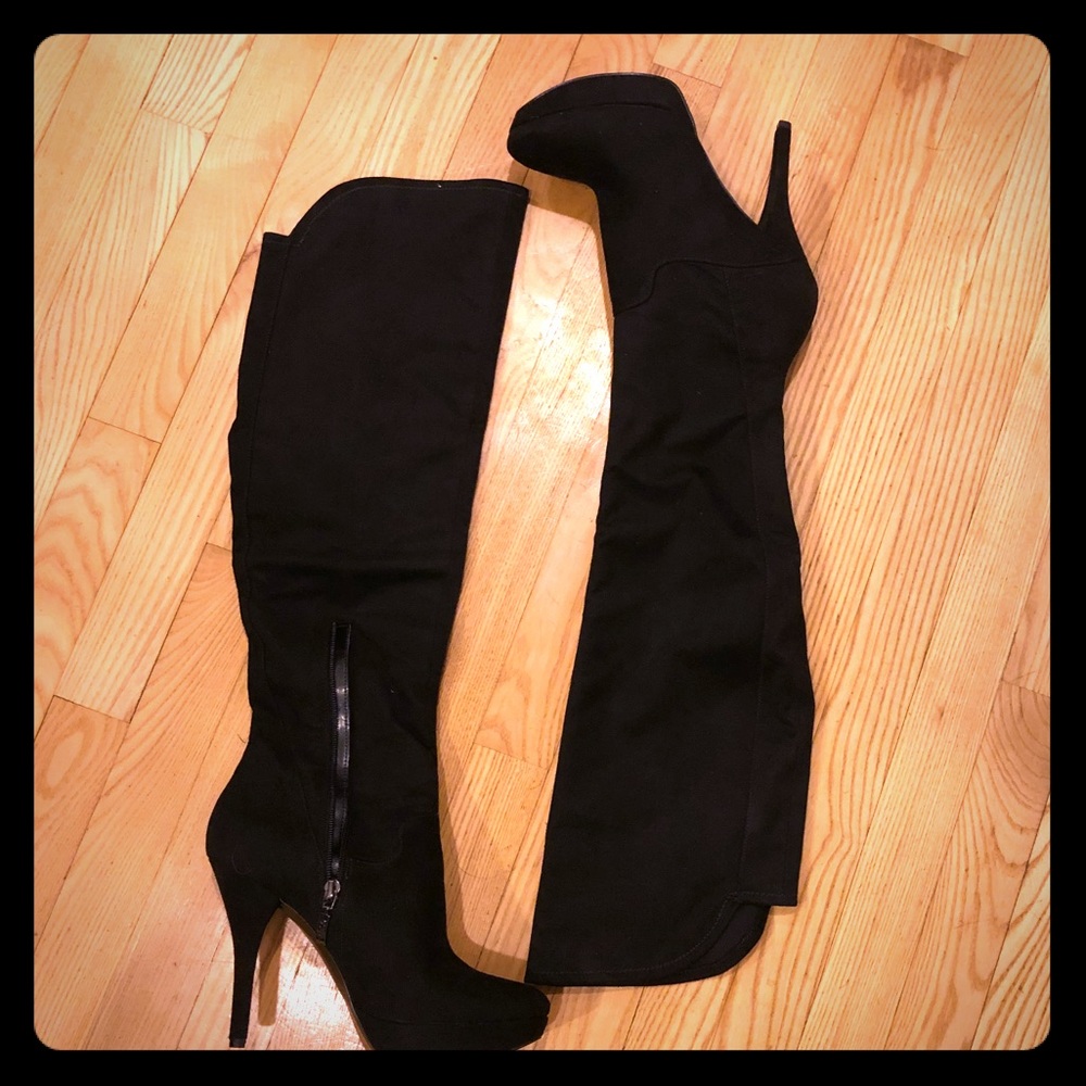 Brand New Guess knee high boots