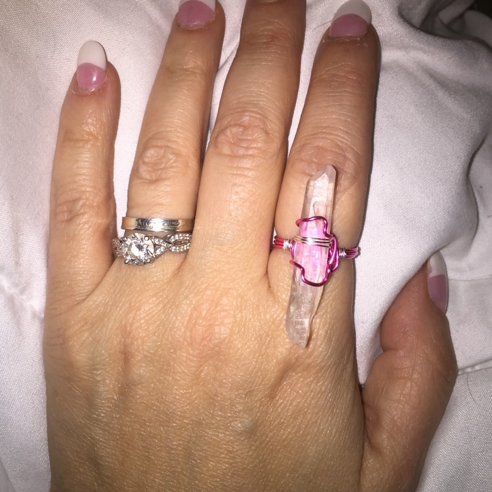 Quartz crystal ring