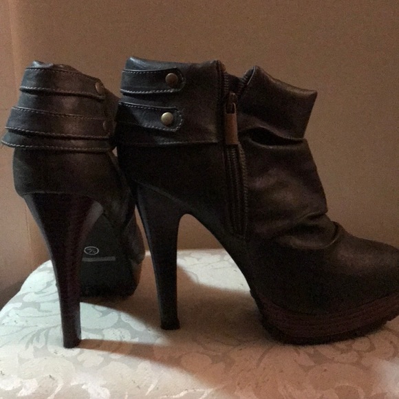 Booties - Picture 3 of 4