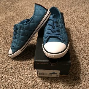 Converse Size 7 sneakers