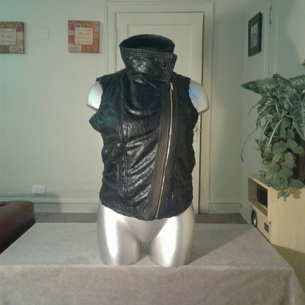 Forever Audrey Black Fury Warm Vest - Picture 2 of 5