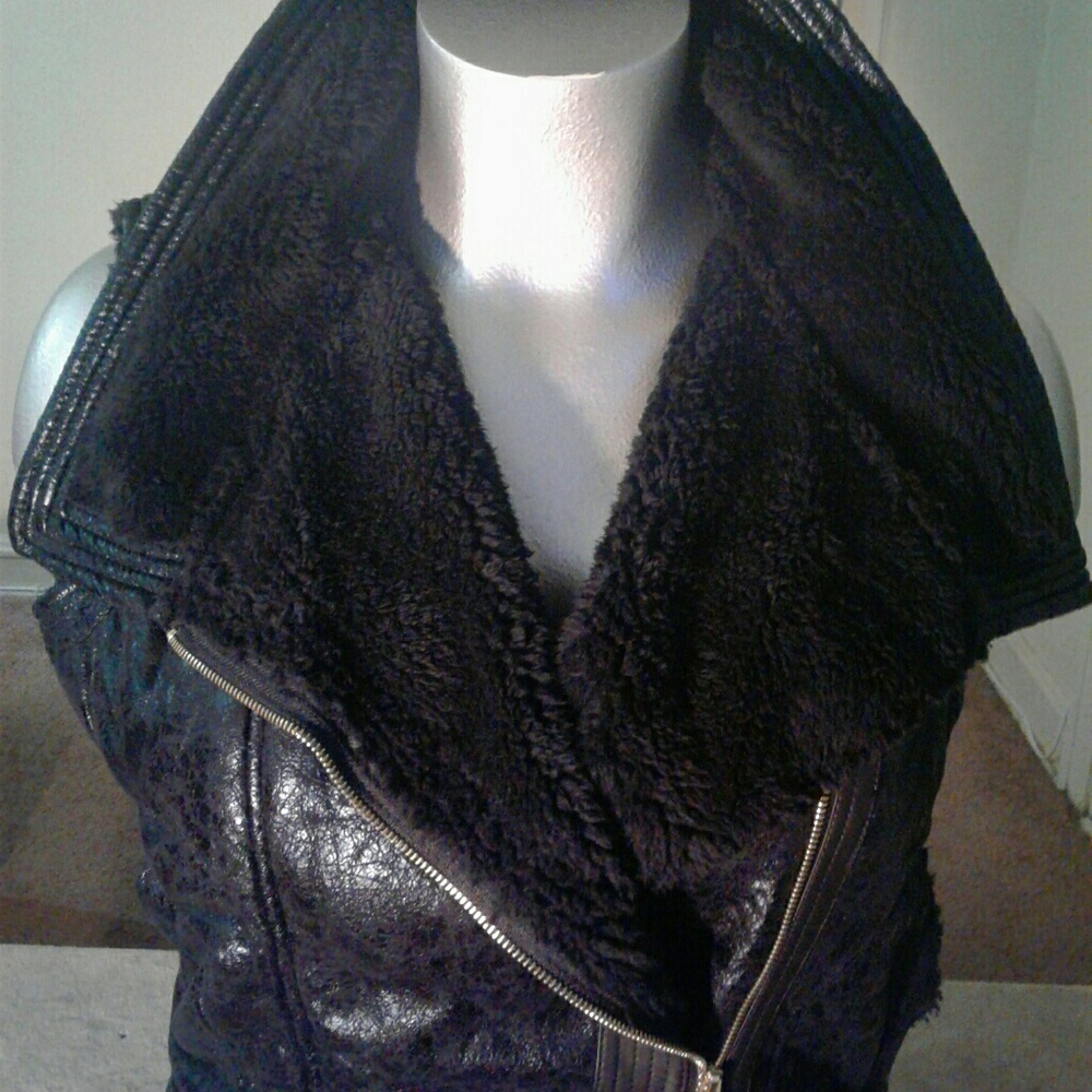 Forever Audrey Black Fury Warm Vest - Picture 4 of 5