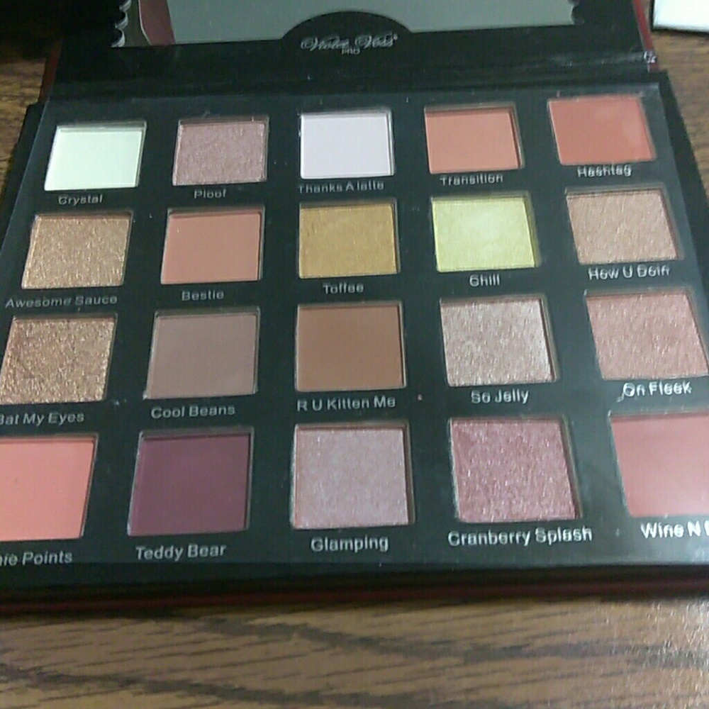 Makeup Pallets - Picture 1 of 8