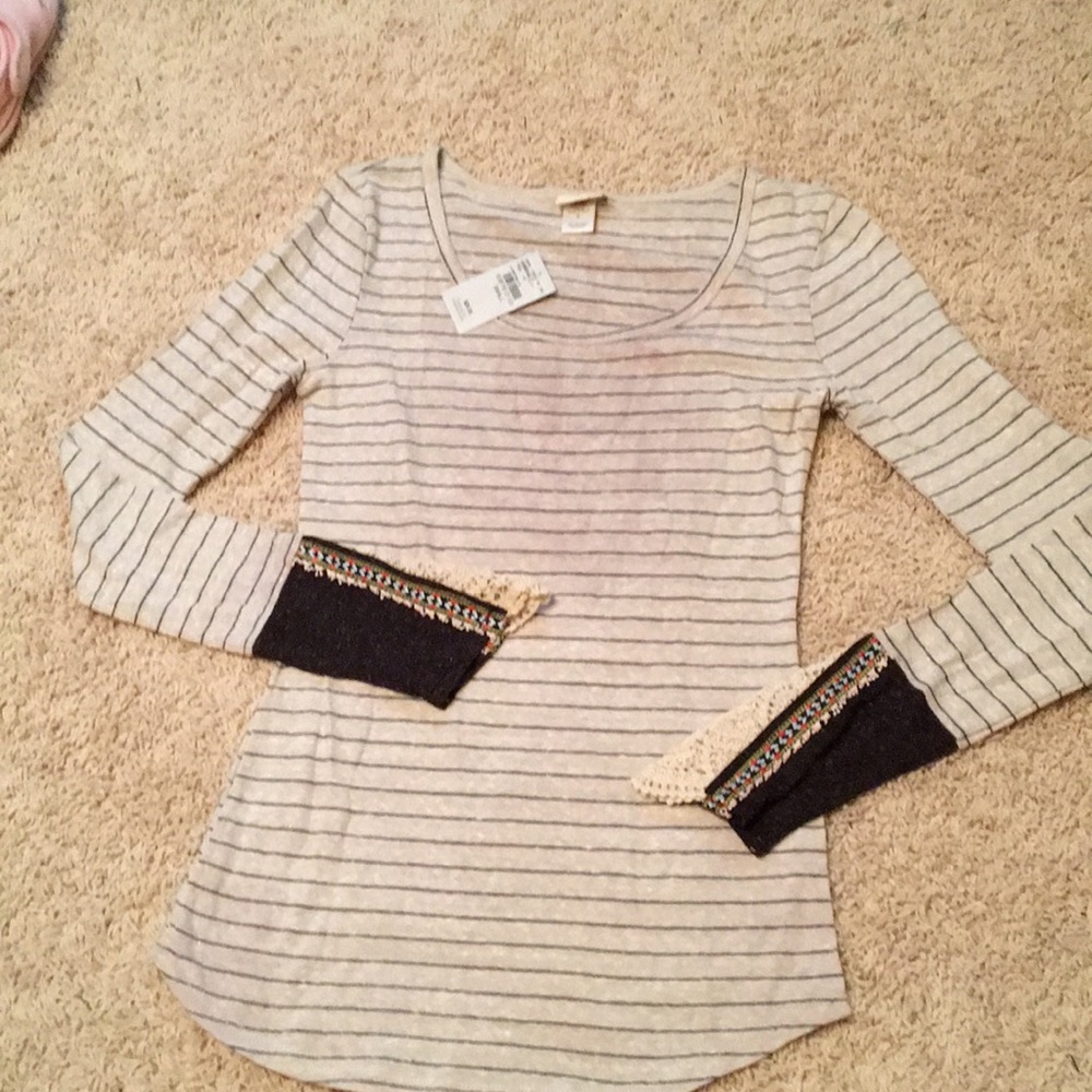 Scoop neck long sleeve shirt