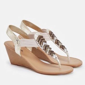 Gold wedges with beading