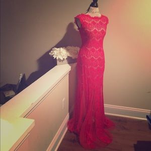 Beautiful lace red dress.