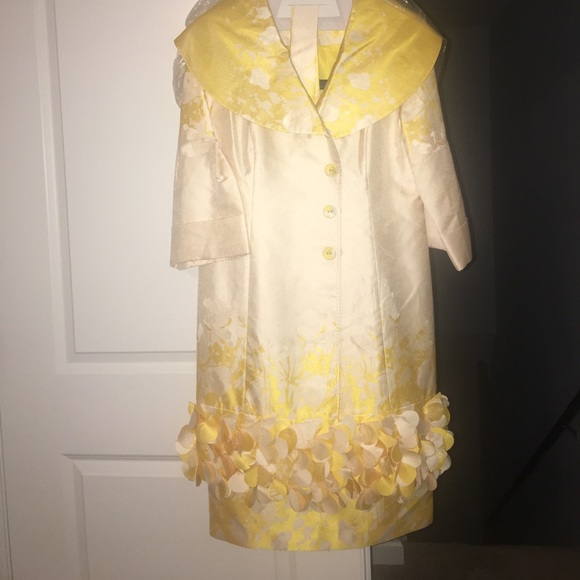 A yellow and cream suit!!🔶⚪️ - Picture 3 of 3