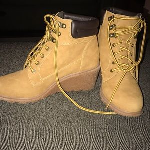 “Timberland” like wedges LIKE NEW