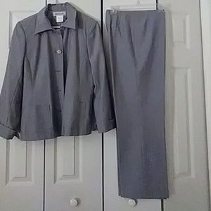 Harve Benard Pant Suit