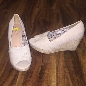 Women’s size 10 wedges