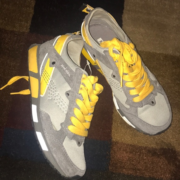 SOLD!!!Diesel ‘Anza’ casual sneaker - Picture 1 of 6