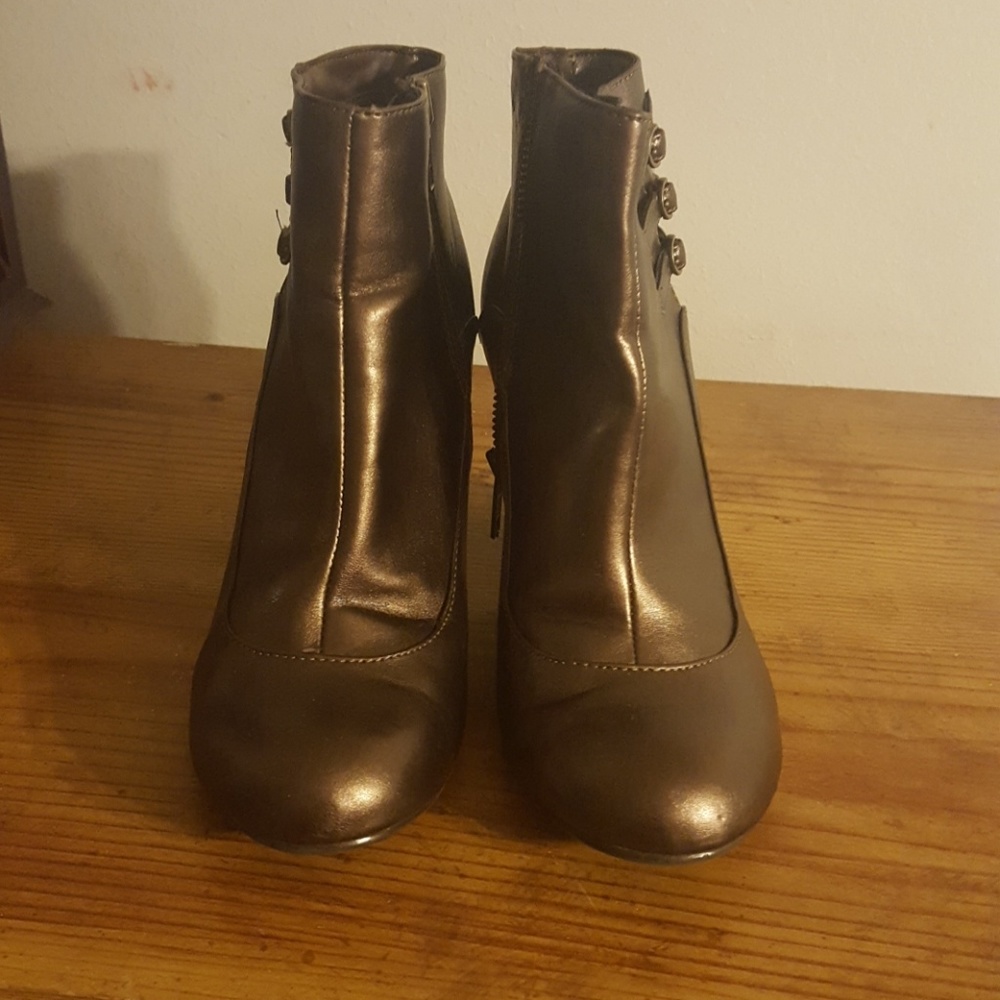 Bronze bootie cute side buckle detail