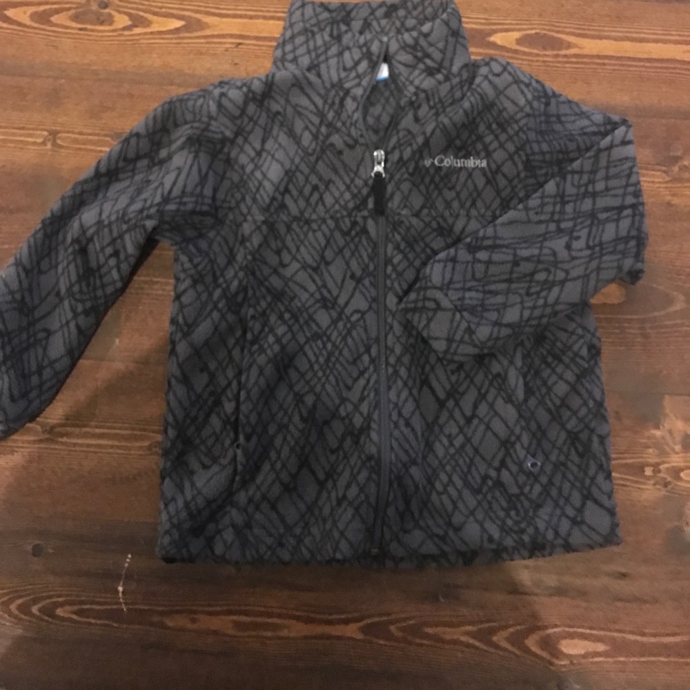 Boys Columbia 6/7 zip fleece.
