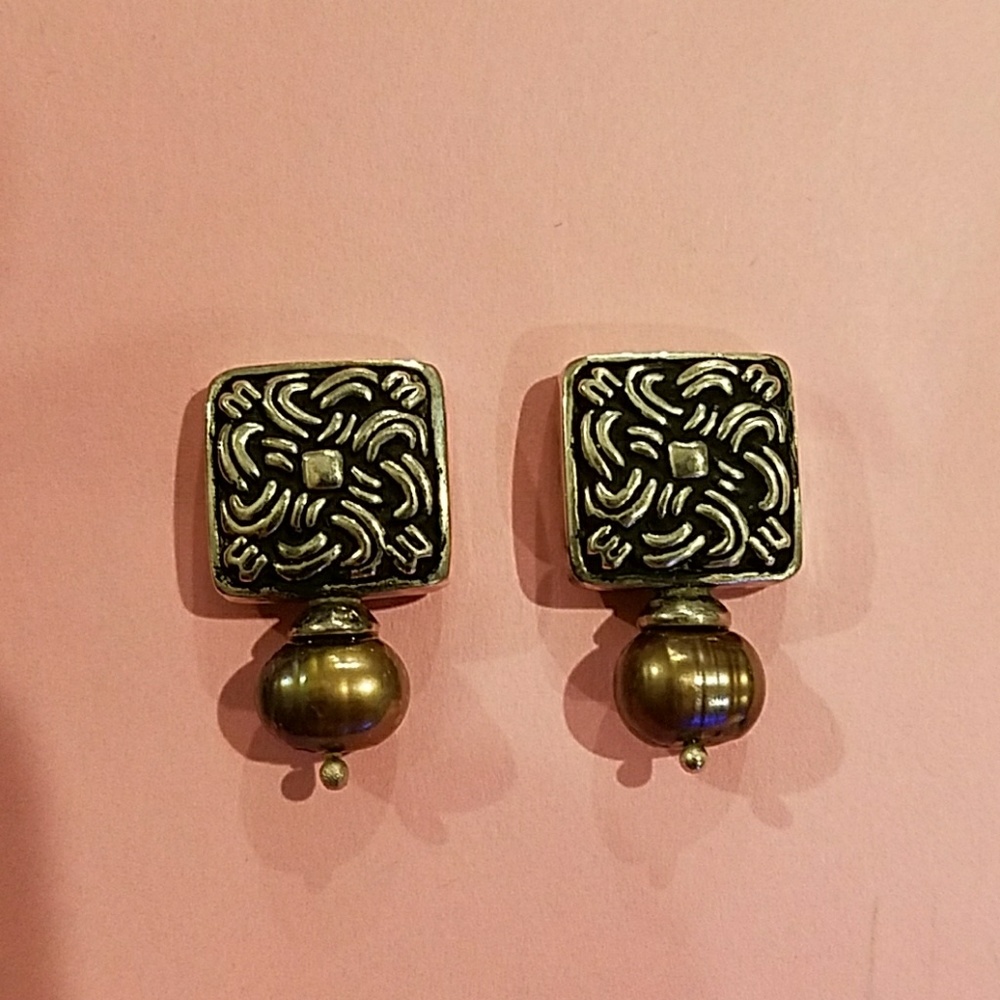 Sterling Silver and freshwater pearl stud earrings