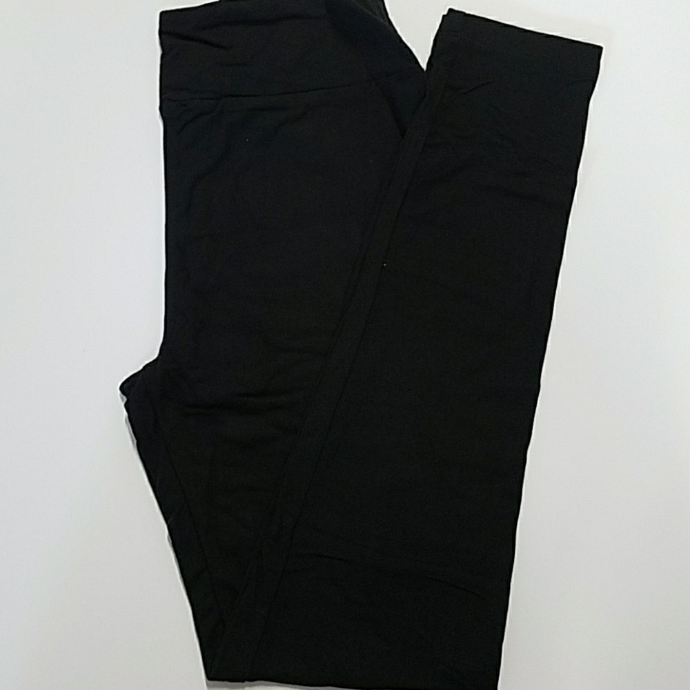 🌻New One size Lularoe Black legging 🌻