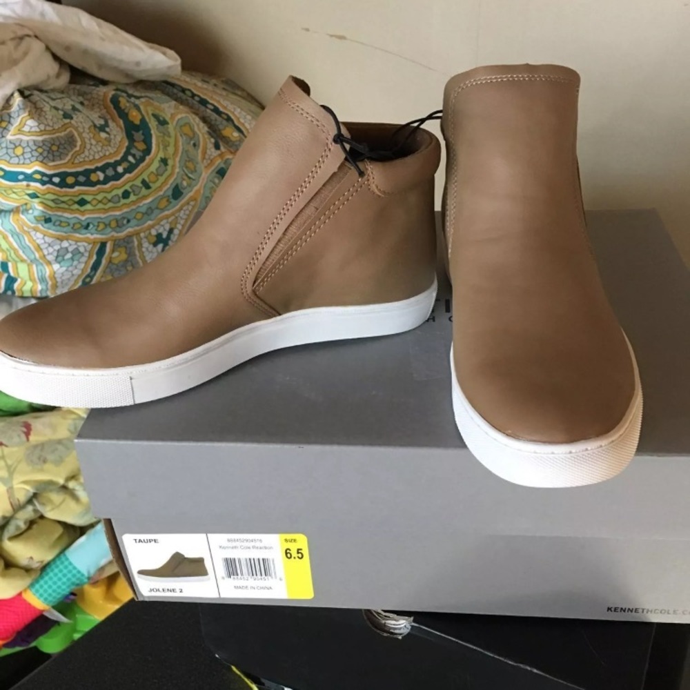 Kenneth Cole reaction taupe shoes!