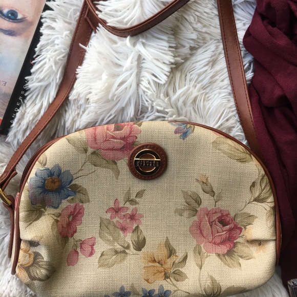 ✨  Sale Michael Stevens Floral Purse✨ CCO - Picture 2 of 8