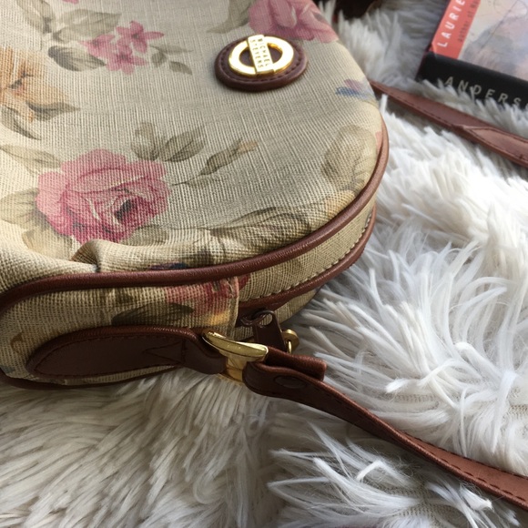 ✨  Sale Michael Stevens Floral Purse✨ CCO - Picture 6 of 8