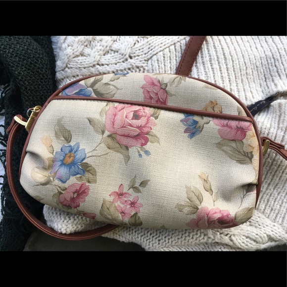 ✨  Sale Michael Stevens Floral Purse✨ CCO - Picture 8 of 8