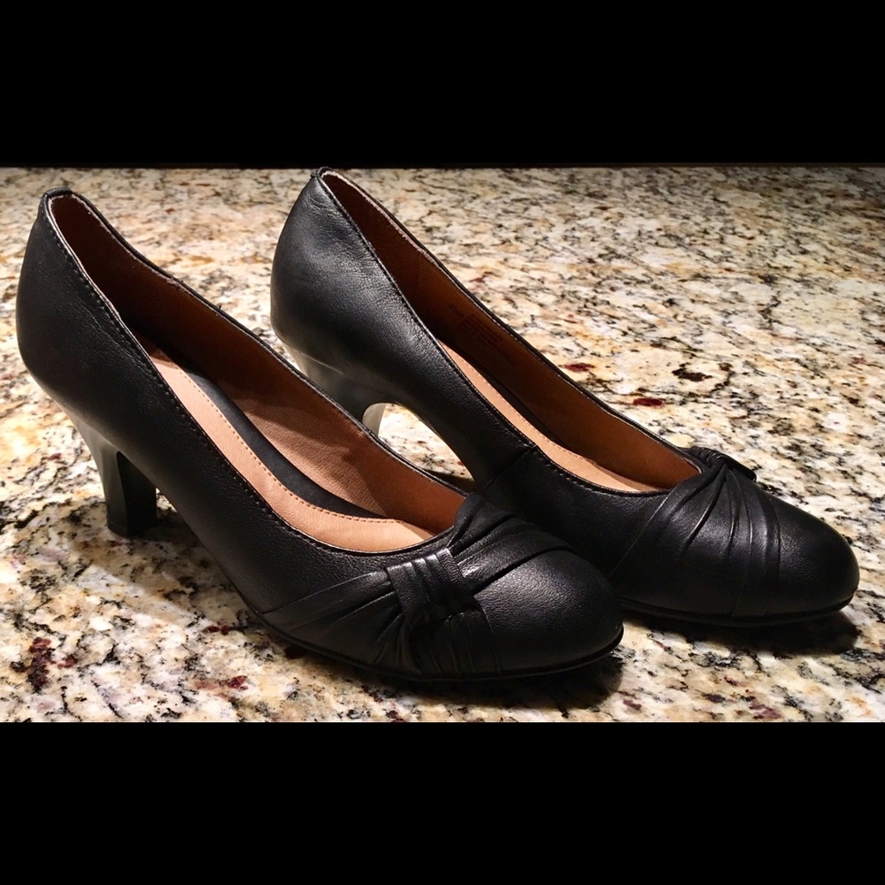 Sofft black heels