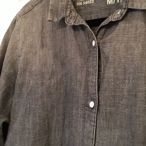 Gap Black Chambray Button-Up Size Medium Tall
