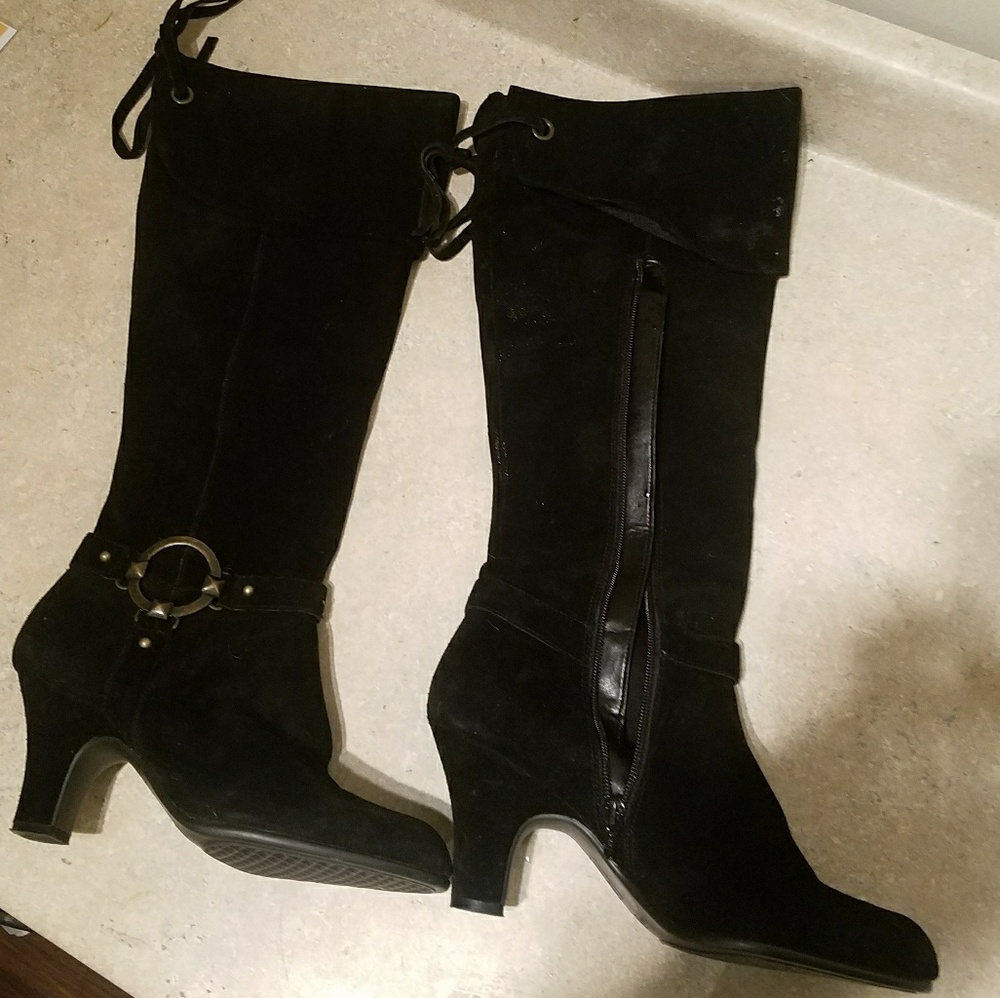 Aerosoles black suede boots with heel