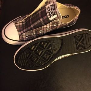 New converse sneakers size 6