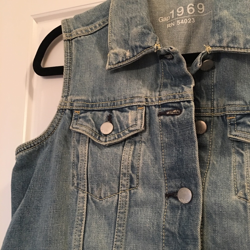 Gap Light Wash Denim Vest Size Medium