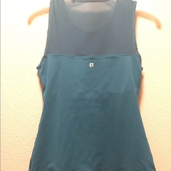 Active wear shirt Brand New Never been worn - Picture 2 of 2