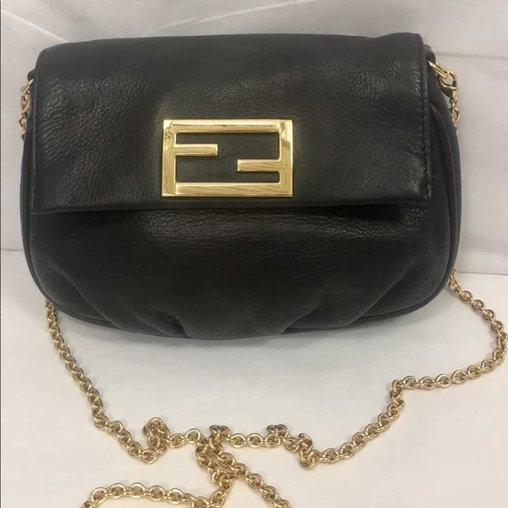 ♦️sold♦️FENDI Black Leather Fendista Pochette