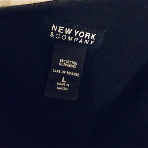 🖤Black one shoulder shirt with flower design - Picture 3 of 4