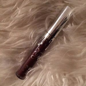 kylie jenner lipstick with ornament box in Vixen