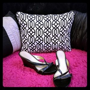 FIONI Black/Tan Wedge Heels