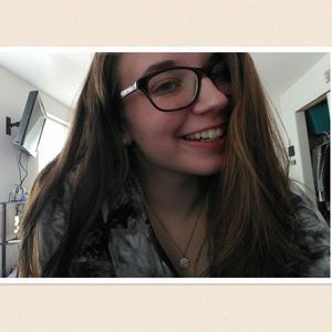 Meet your Posher, Elise