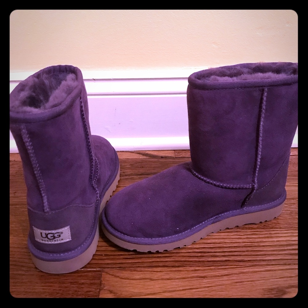 Brand new Uggs. Girls size 4.