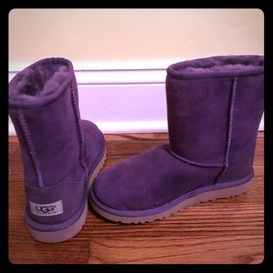 Brand new Uggs. Girls size 4.