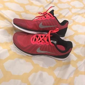 Women’s hot pink nikes
