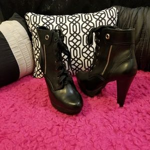Jennifer Lopez Lace-up Platform Ankle Boots